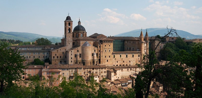 Urbino-palazzo_e_borgo